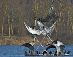 Skulptur von Hadti Dilling auf dem See